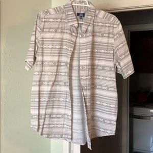 Men’s shirt sleeve button down shirt